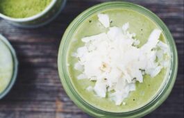 coconut matcha smoothie_hot for food