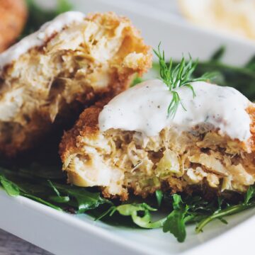 vegan crab cakes with horseradish dill tartar sauce_hot for food