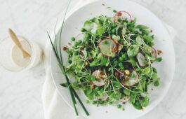 arugula salad with peas and pistachios_hot for food