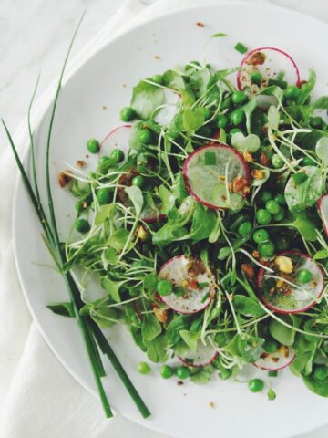 arugula salad with peas and pistachios_hot for food