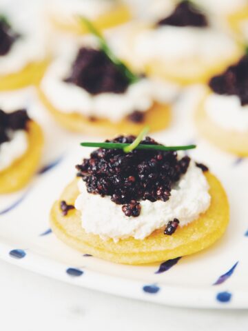 blinis with vegan caviar_hot for food