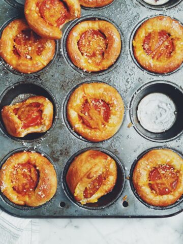 deep dish pizza muffins_hot for food