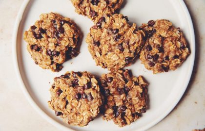 easy oatmeal chocolate chip cookies_hot for food
